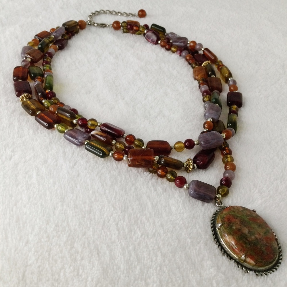 LAST CHANCE -RE-LISTING AT $48 TOMORROW Vtg Unakite Pendant Lucite Bead Necklace - Picture 8 of 16